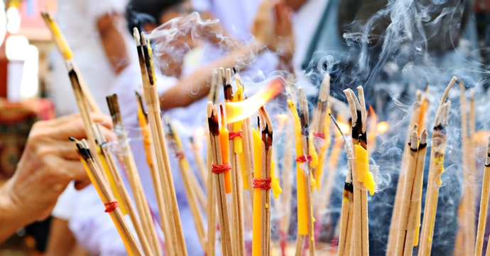 長輩參加大甲媽祖繞境，怎麼避免橫紋肌溶解症害尿尿變色，損傷腎臟？