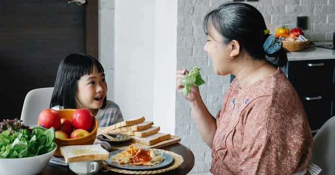 吸入性肺炎過半是吞嚥困難所致，8項警訊自我檢視